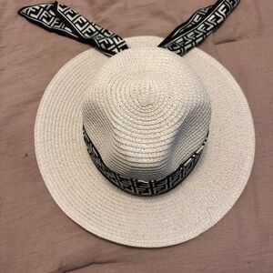 Amazon Essentials White Hat with Black Geometric Band